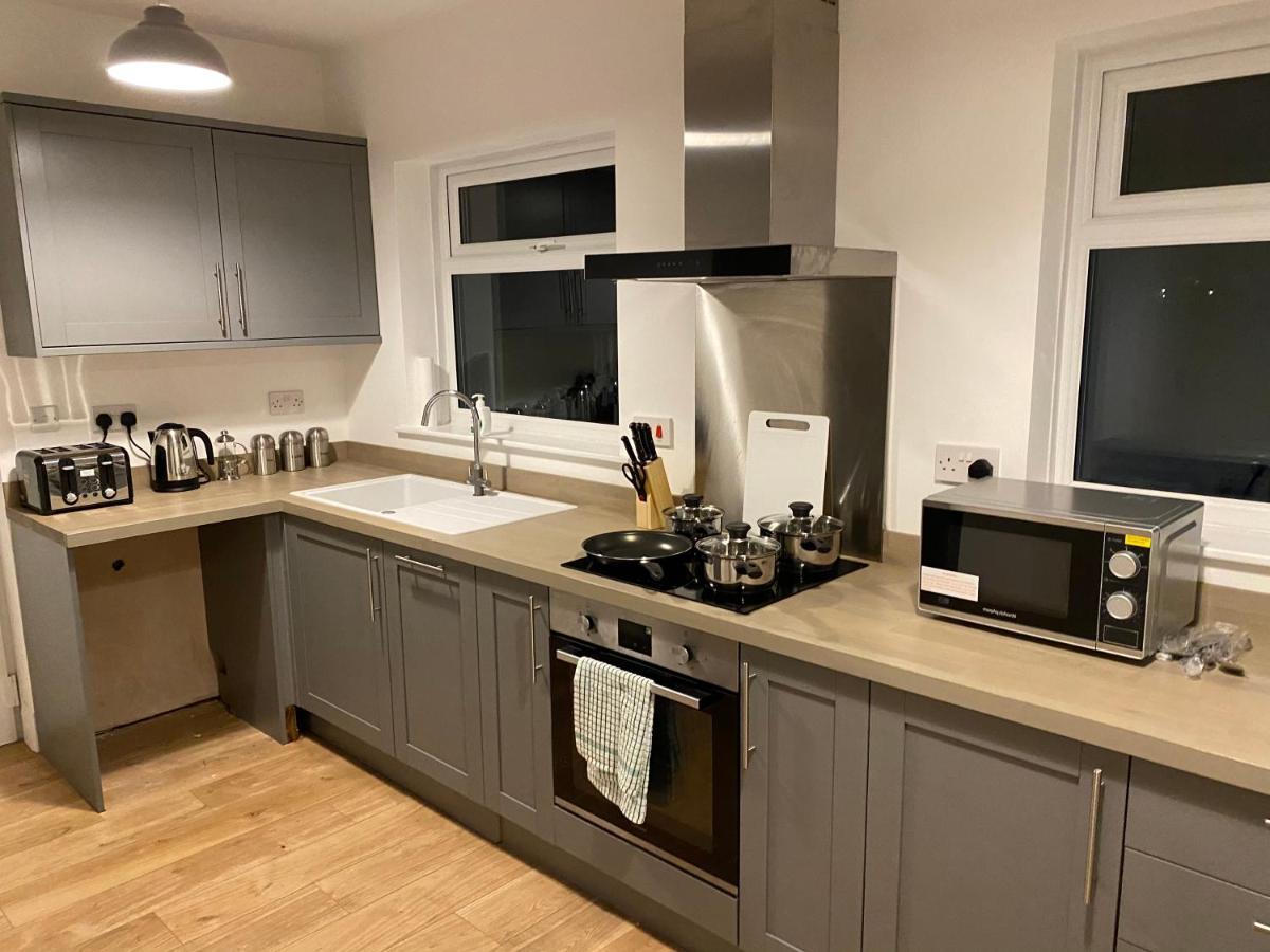 Large House Sleeps 6 - 8 Individuals Fast Broadband With Free Parking Close To Nec Birmingham Airport Contractors For Hs2 And Jlr Welcome Villa ภายนอก รูปภาพ